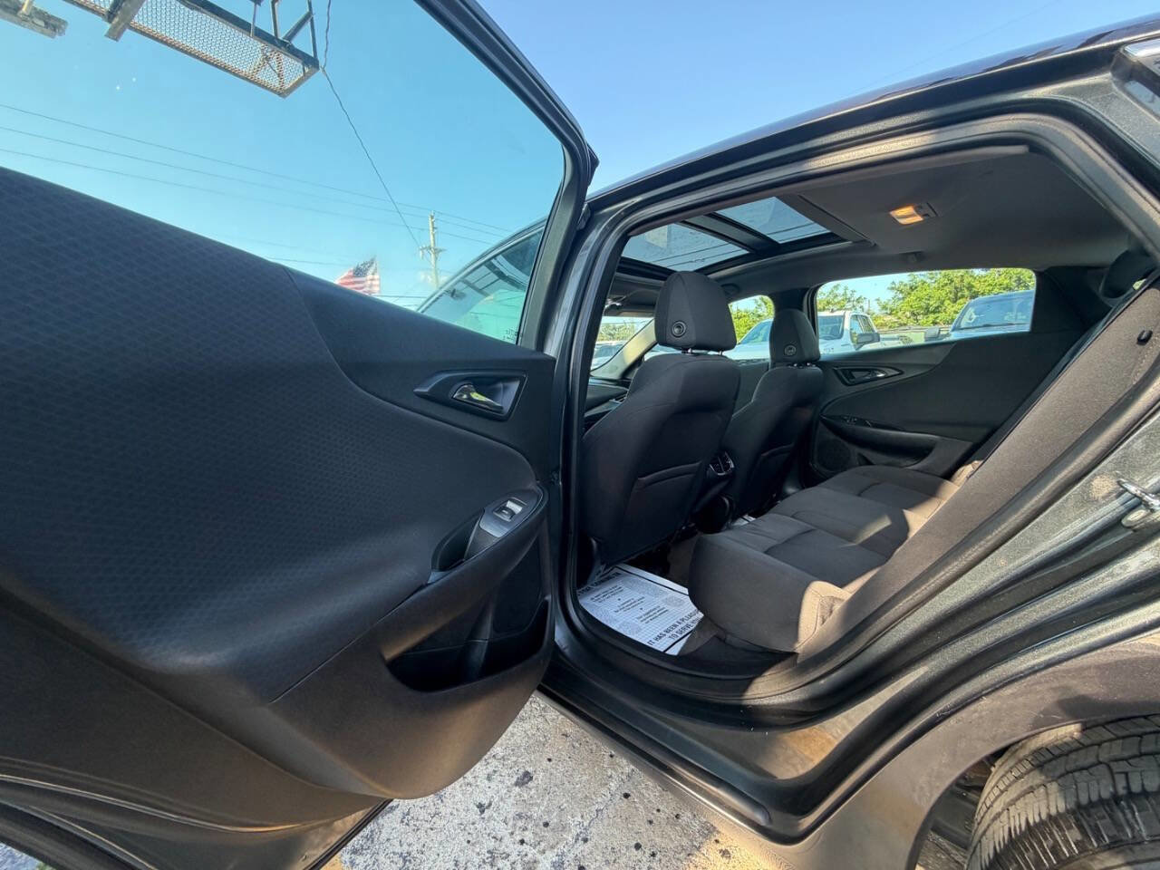 Used 2018 Chevrolet Malibu LT FWD image 13