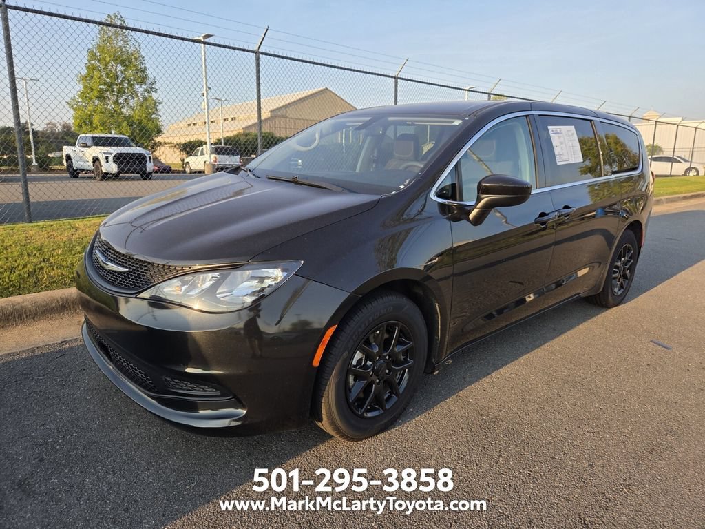Used 2022 Chrysler Voyager LX FWD image 10