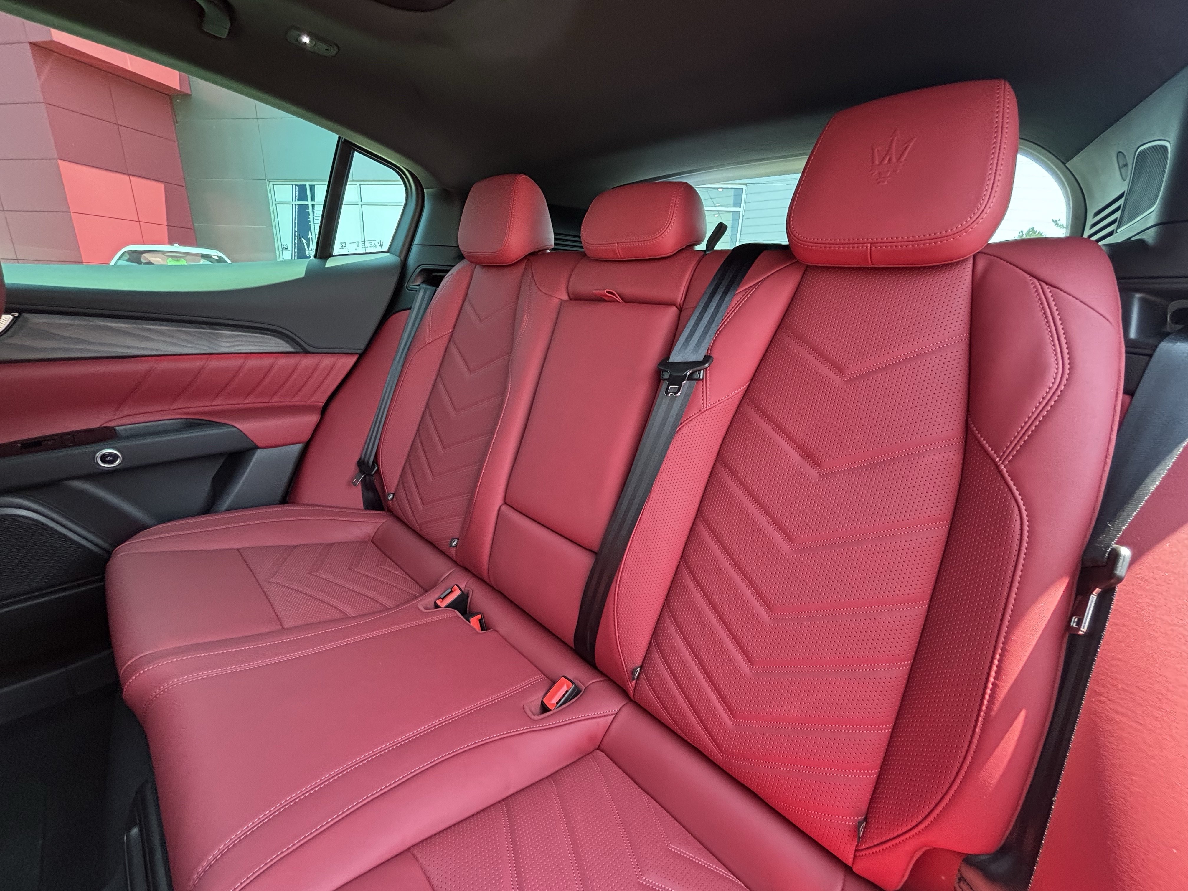 Used 2025 Maserati Grecale Folgore AWD/4WD image 37