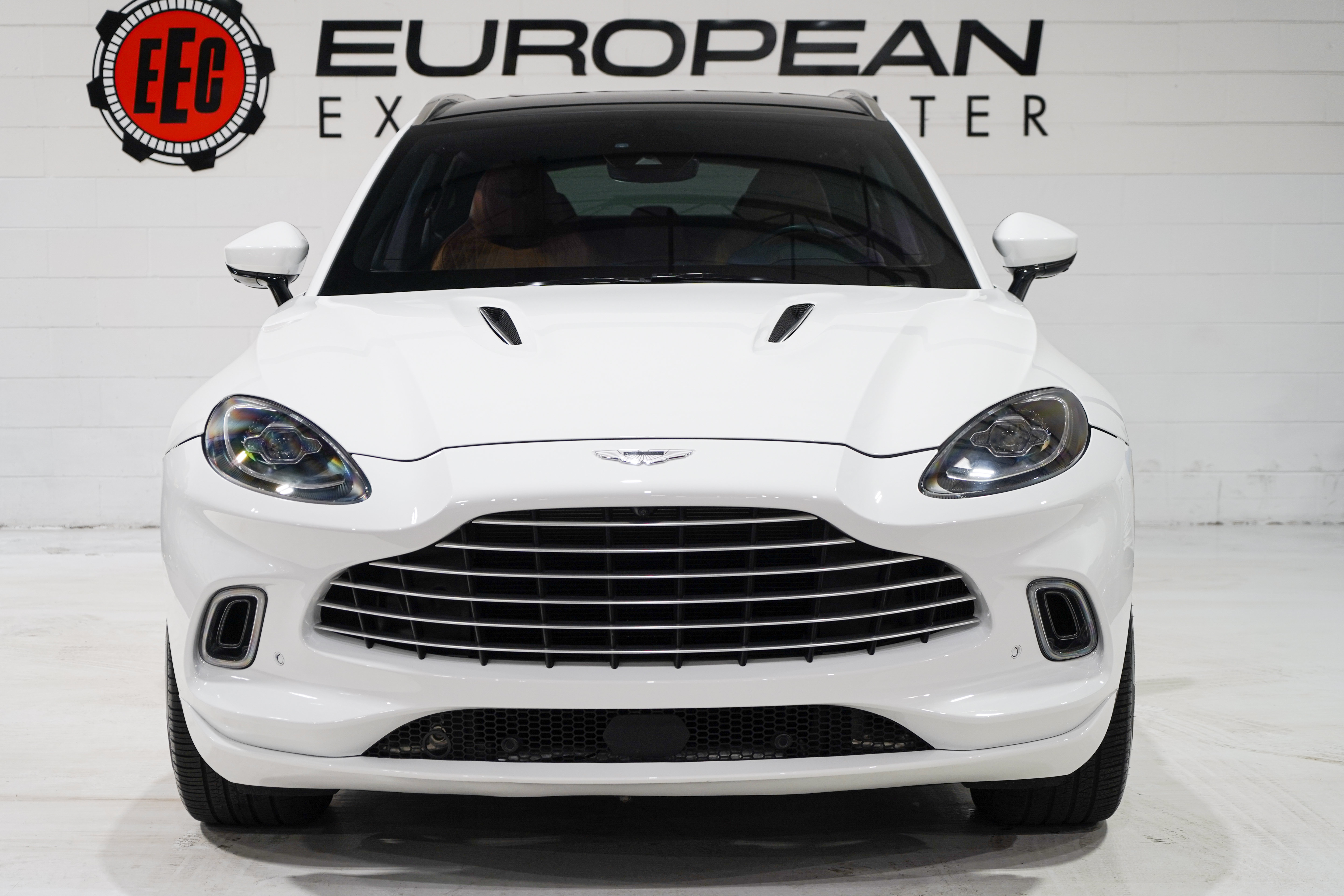 Used 2022 Aston Martin DBX AWD/4WD image 5