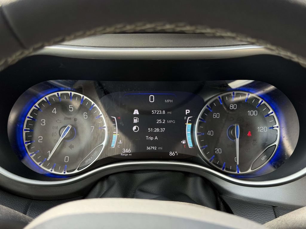 Used 2024 Chrysler Pacifica Touring-L FWD image 25