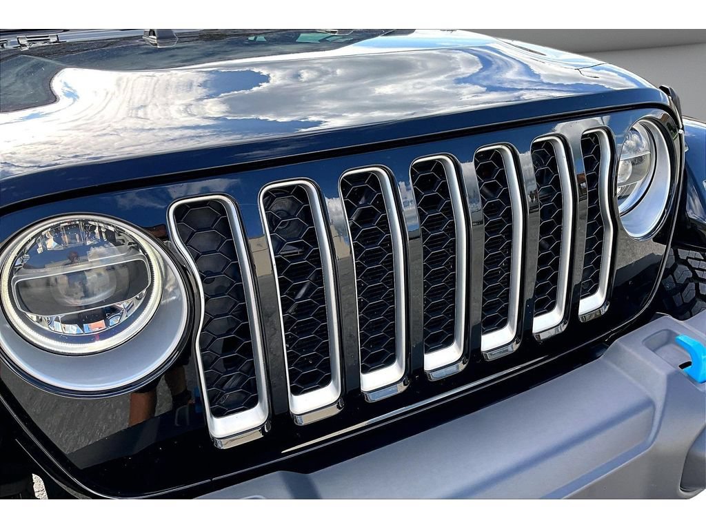Used 2022 Jeep Wrangler Unlimited Sahara w/ Cold Weather Group AWD/4WD image 54