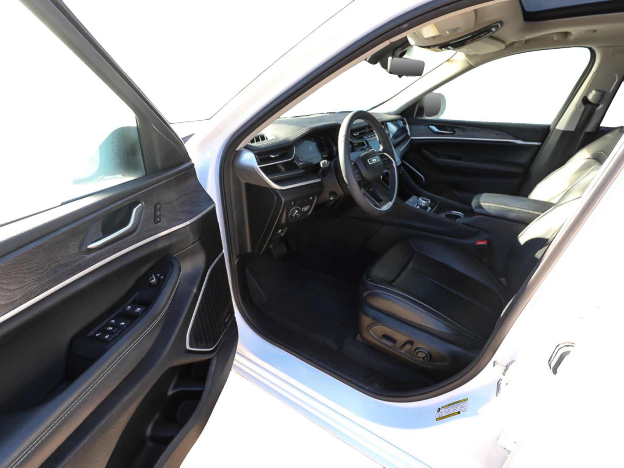 Used 2023 Jeep Grand Cherokee 30th Anniversary AWD/4WD image 11