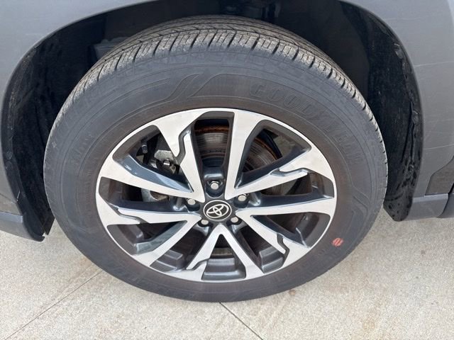 Used 2025 Toyota Corolla Cross XLE image 12