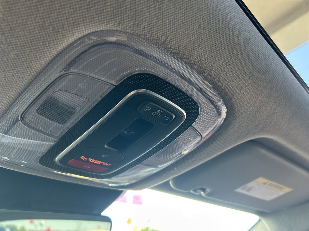 Used 2023 Hyundai Elantra Limited image 24