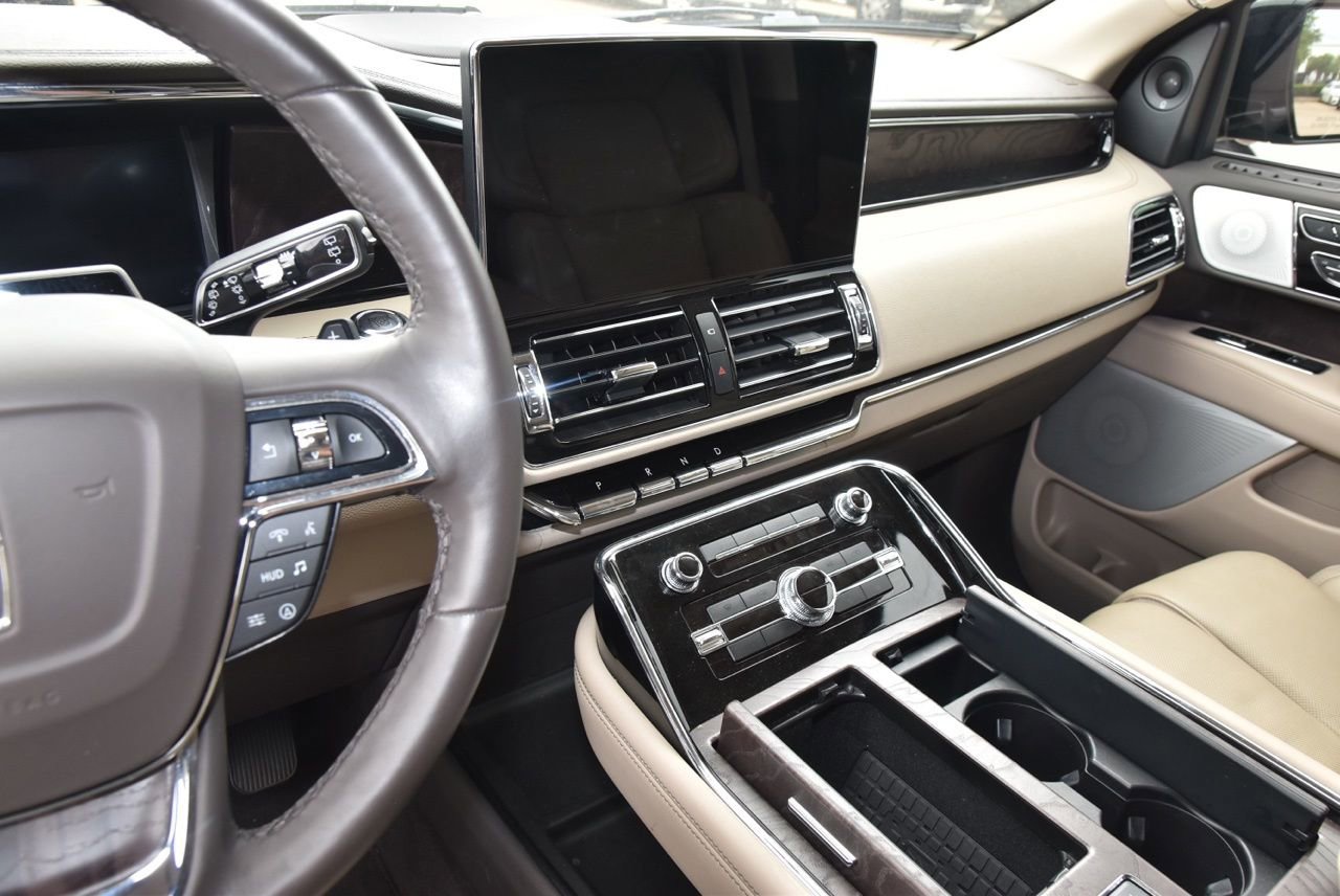 Used 2023 Lincoln Navigator Reserve image 9