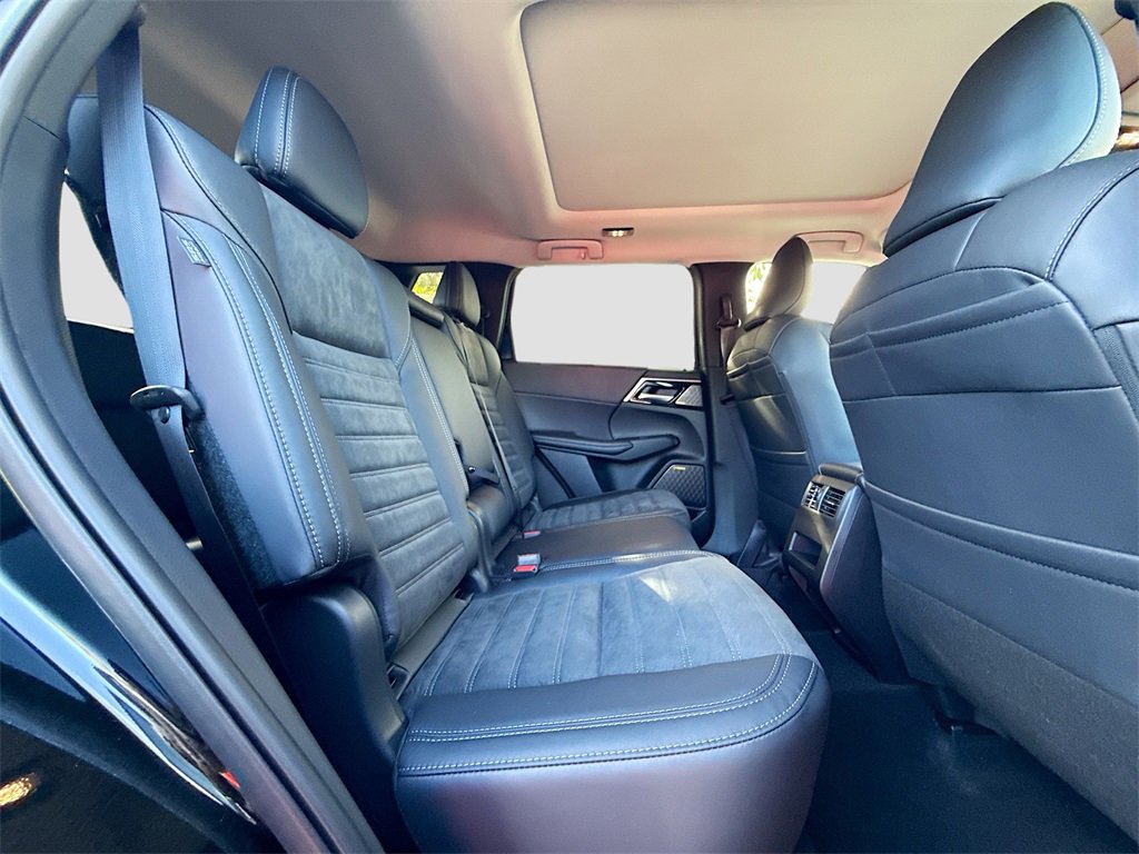 New 2025 Mitsubishi Outlander SE image 30