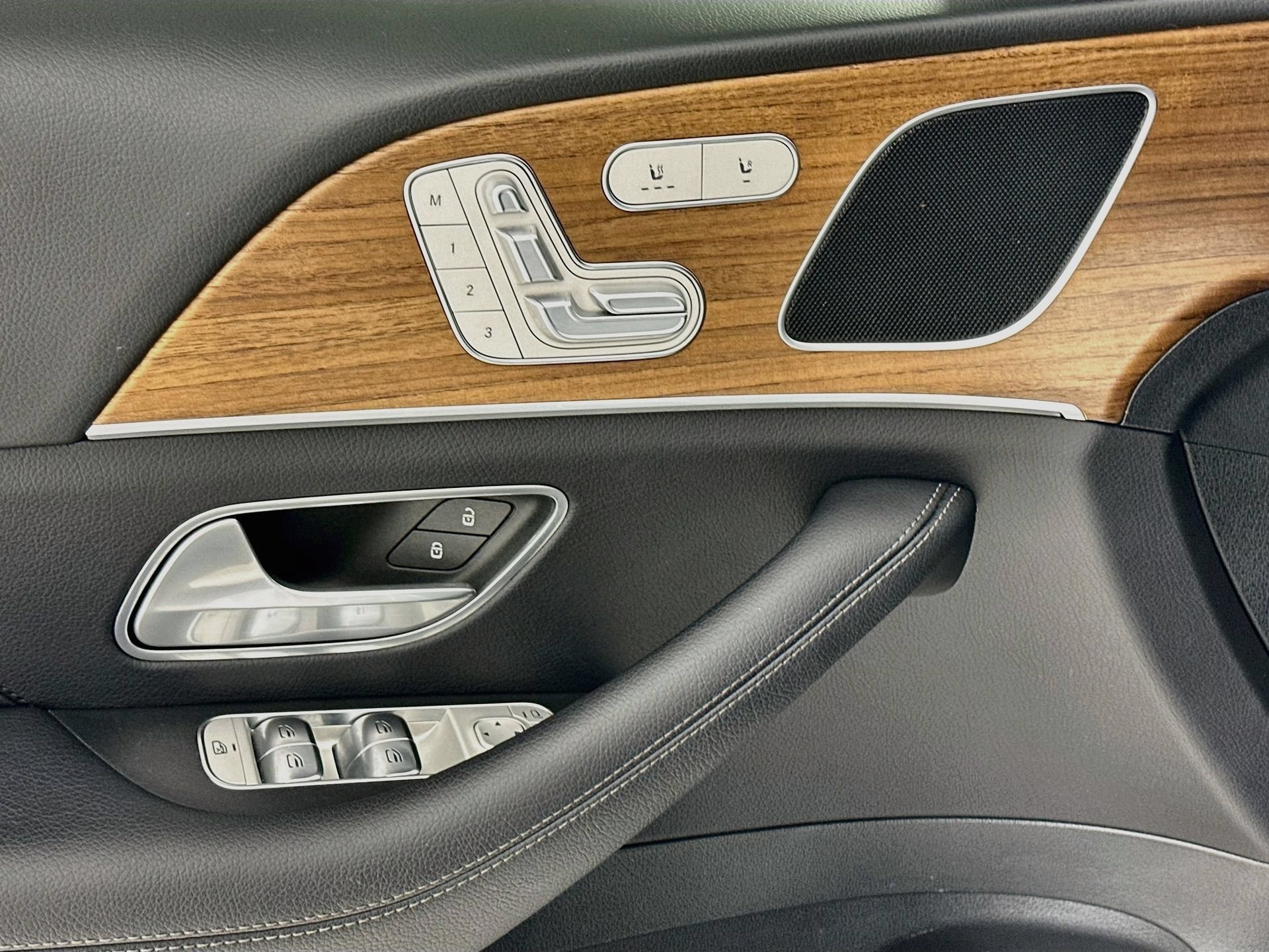 Certified 2025 Mercedes-Benz GLE 450e 4MATIC image 19