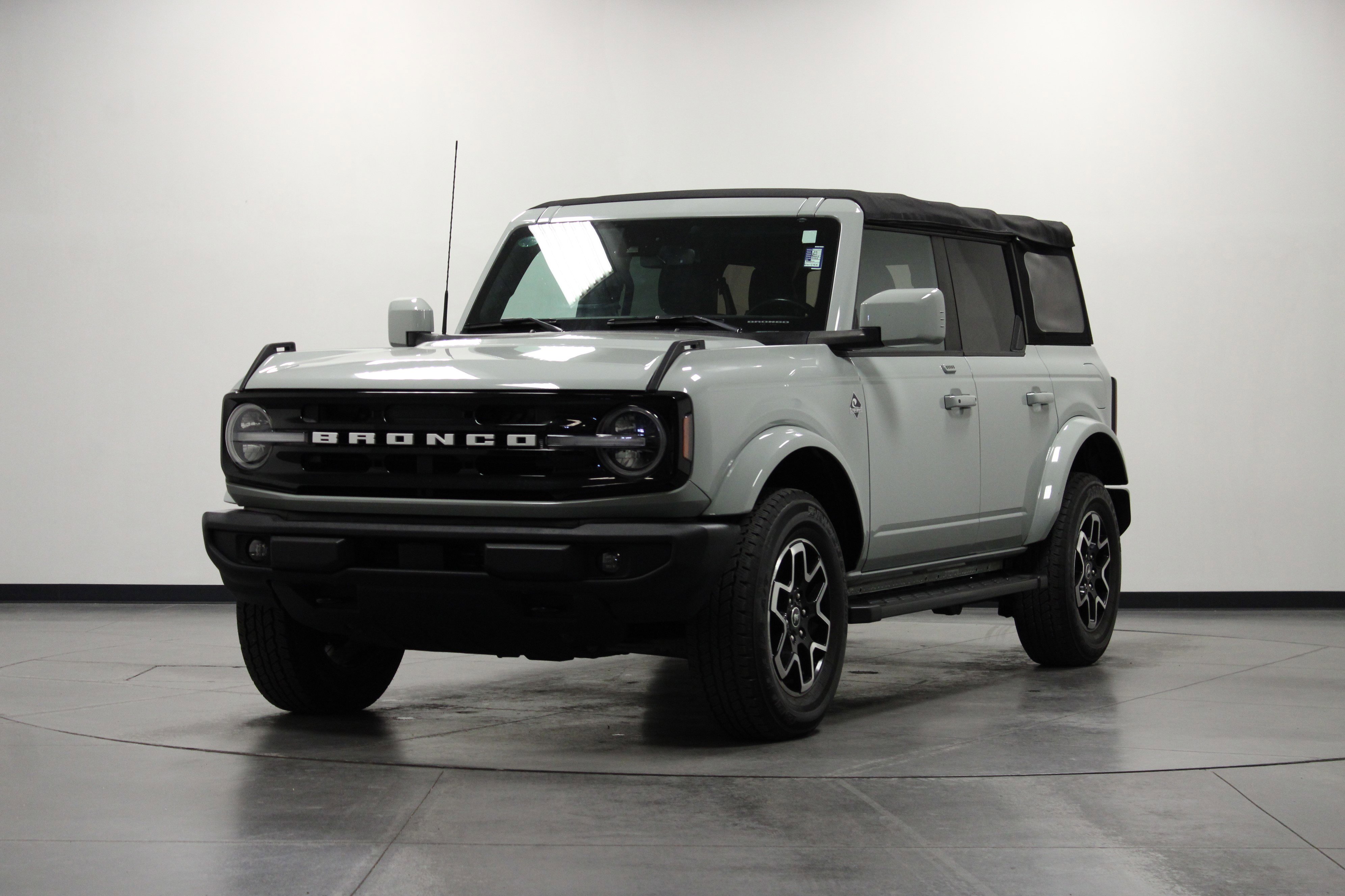 Used 2022 Ford Bronco Outer Banks image 8
