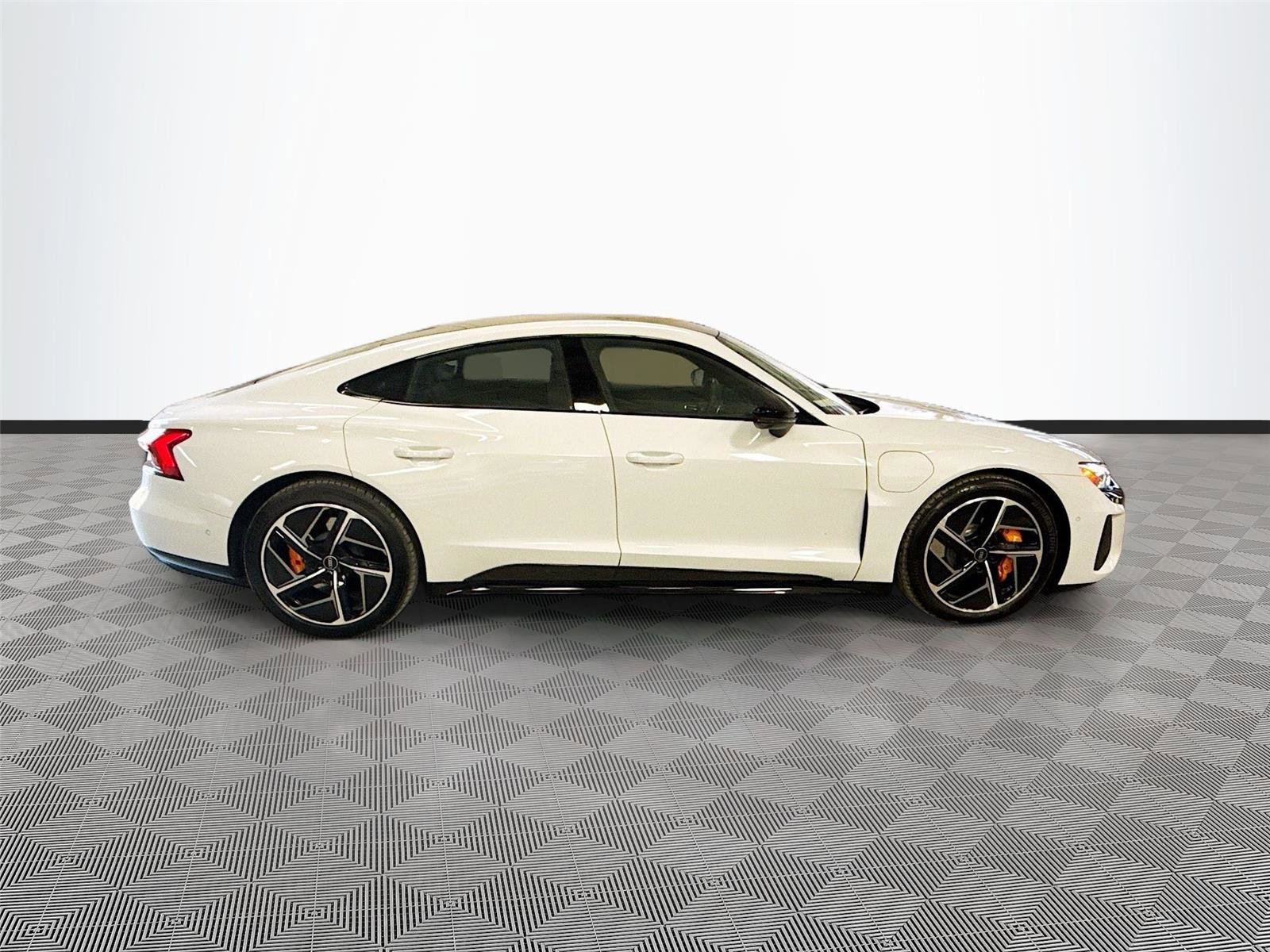 Used 2023 Audi RS e-tron GT w/ Carbon Performance Package AWD/4WD image 8