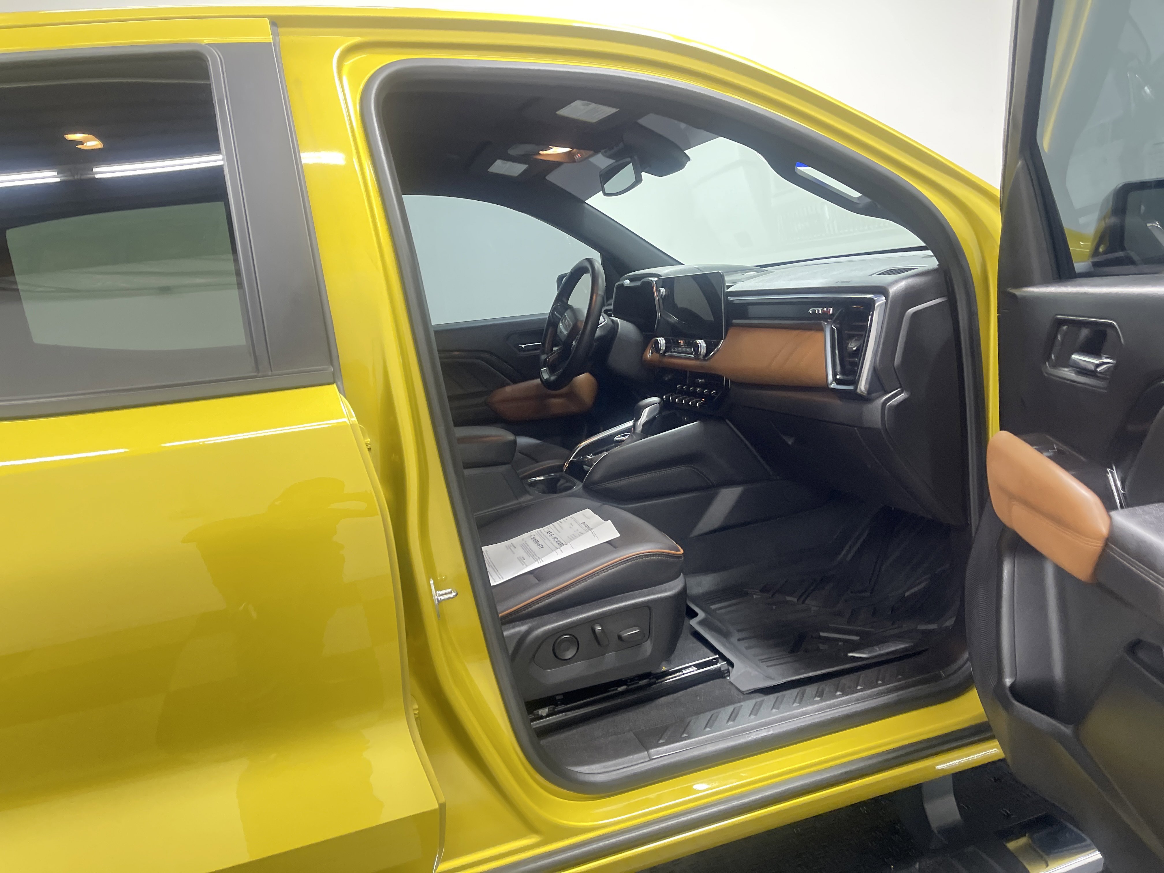 Used 2023 GMC Canyon AT4 w/ AT4 Premium Package image 25