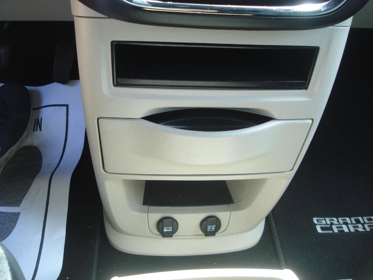 Used 2016 Dodge Grand Caravan SE image 28