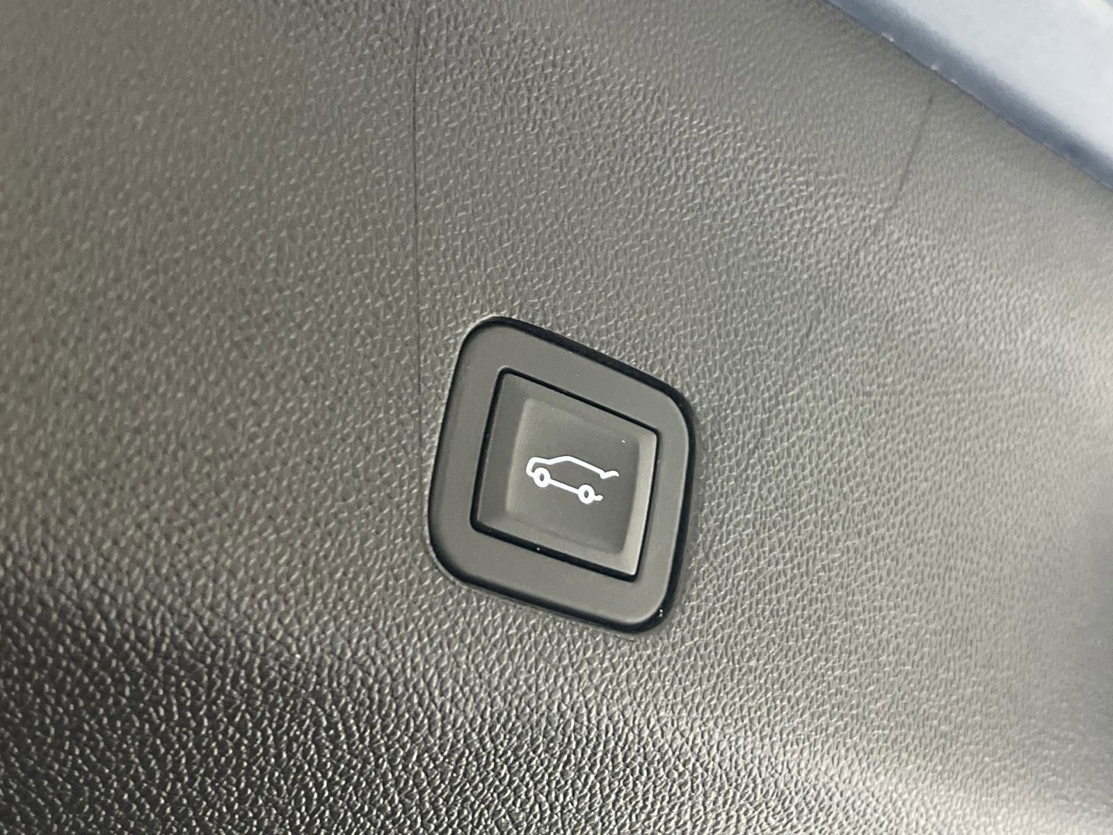 Used 2025 Chevrolet Tahoe LT image 28