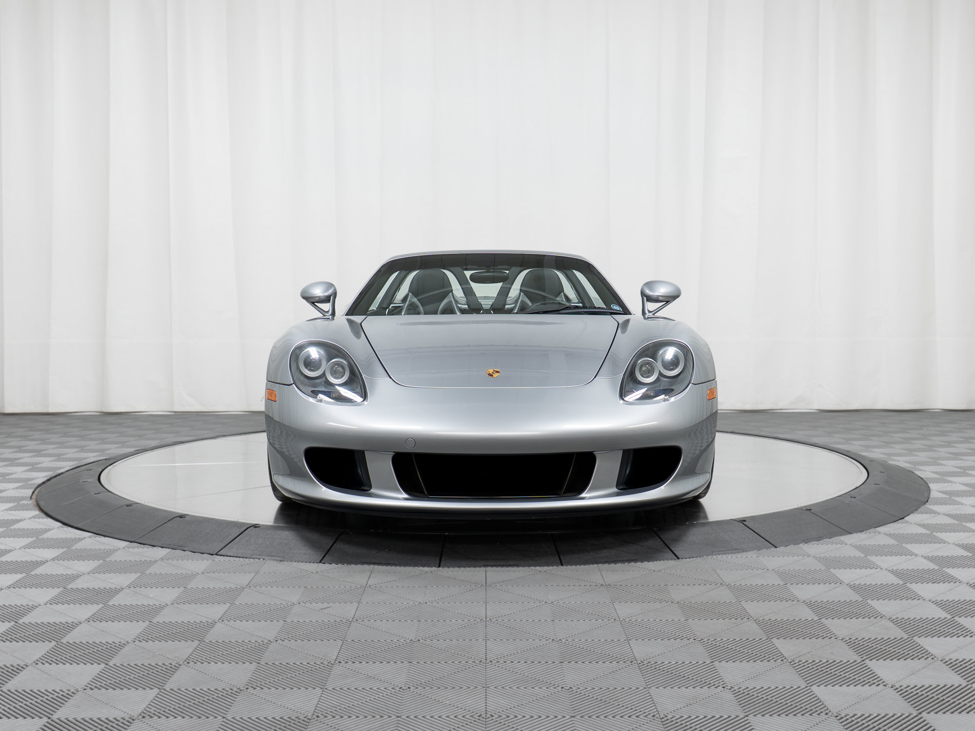 Used 2005 Porsche Carrera GT RWD image 8