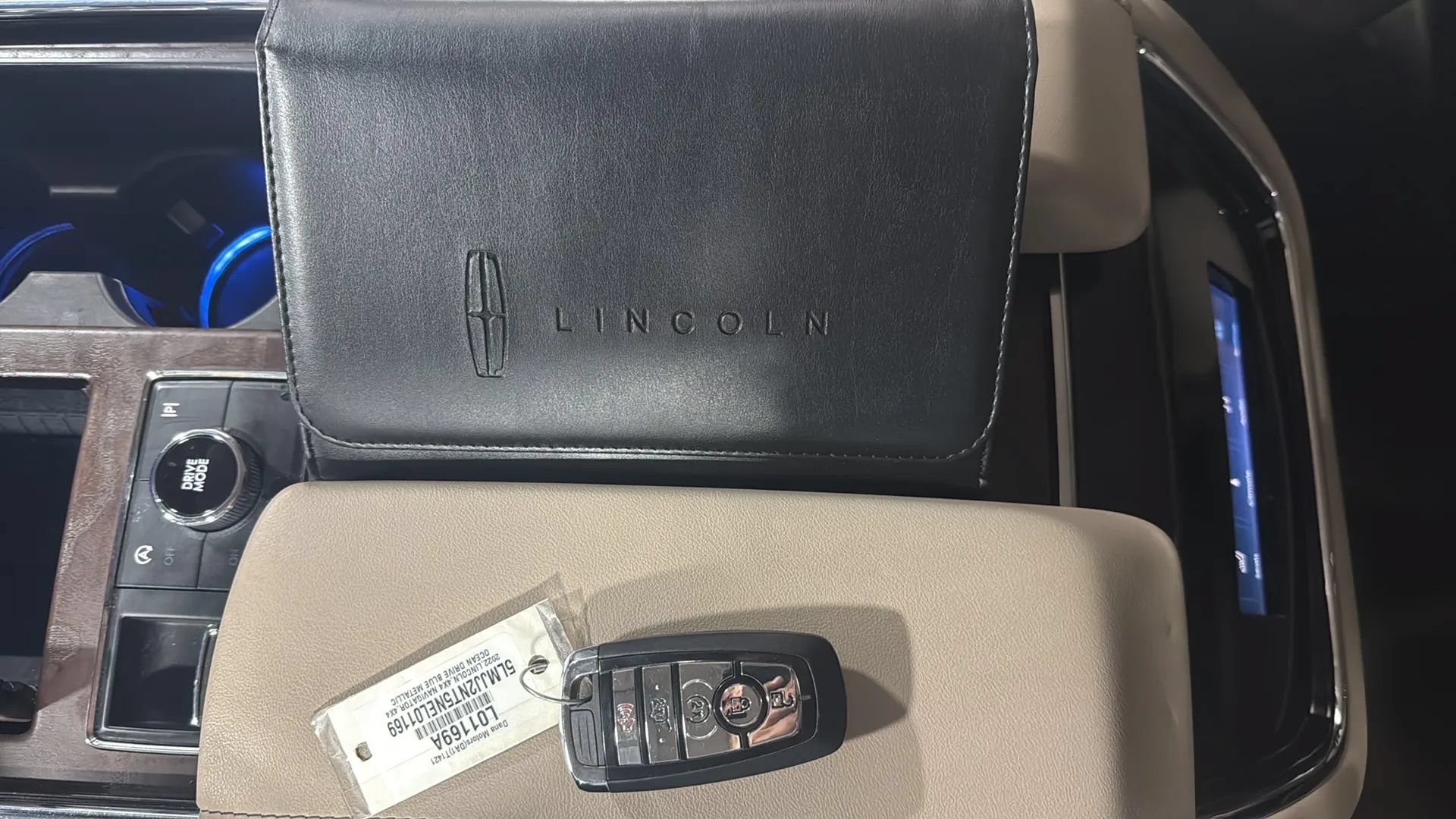 Used 2022 Lincoln Navigator 4WD image 28