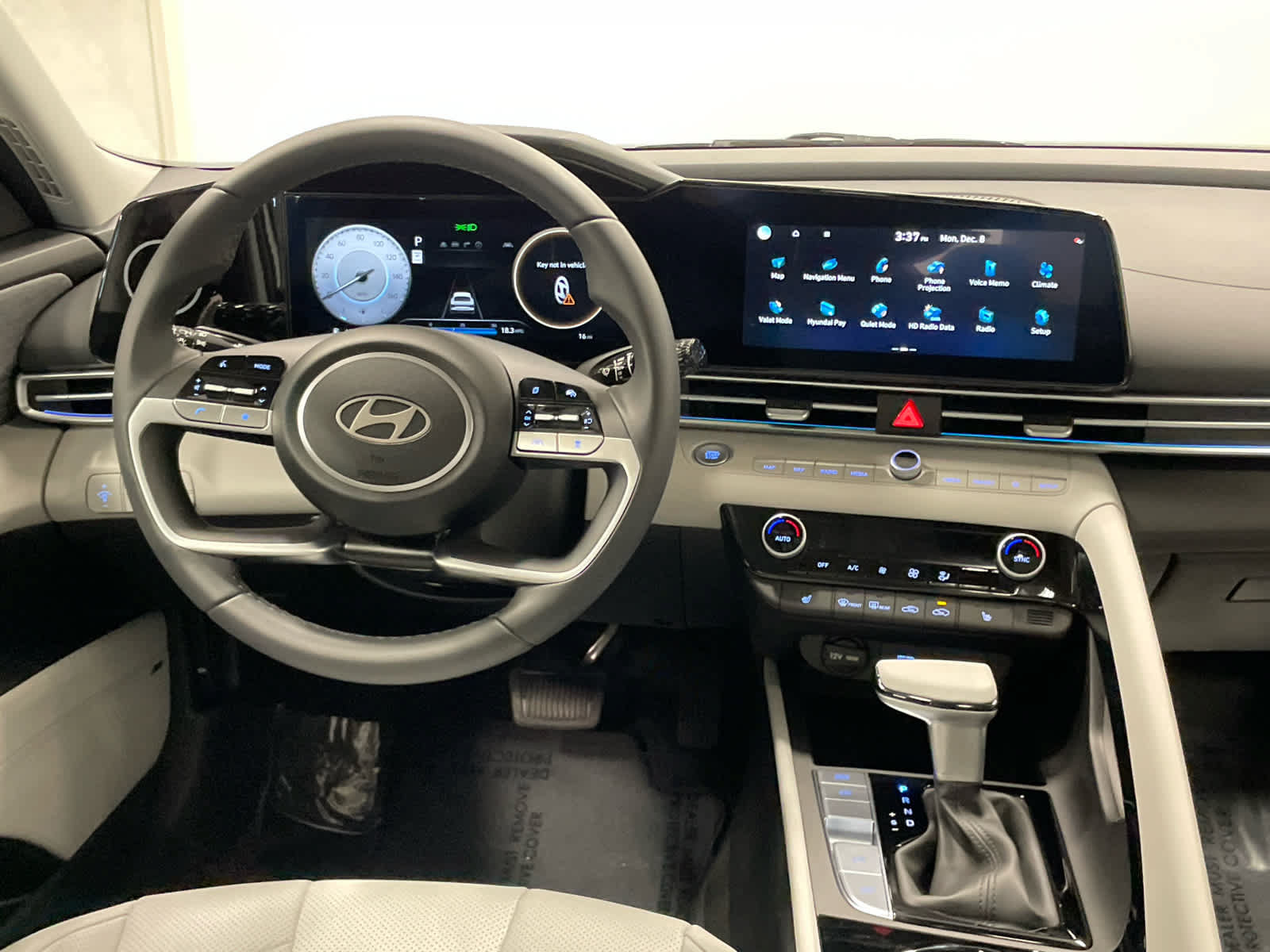 New 2026 Hyundai Elantra Limited FWD image 18