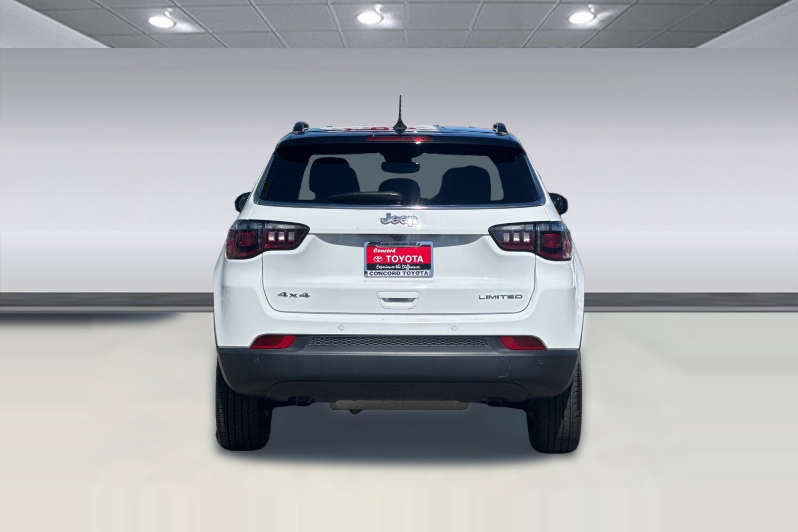 Used 2025 Jeep Compass Limited AWD/4WD image 8