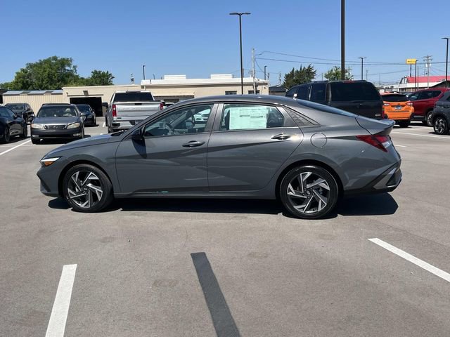 Used 2025 Hyundai Elantra Sport image 8