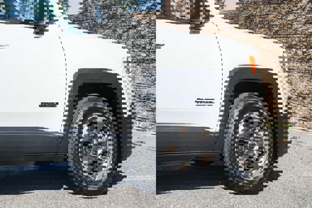 Used 2016 Jeep Renegade Sport w/ Power & Air Group image 11