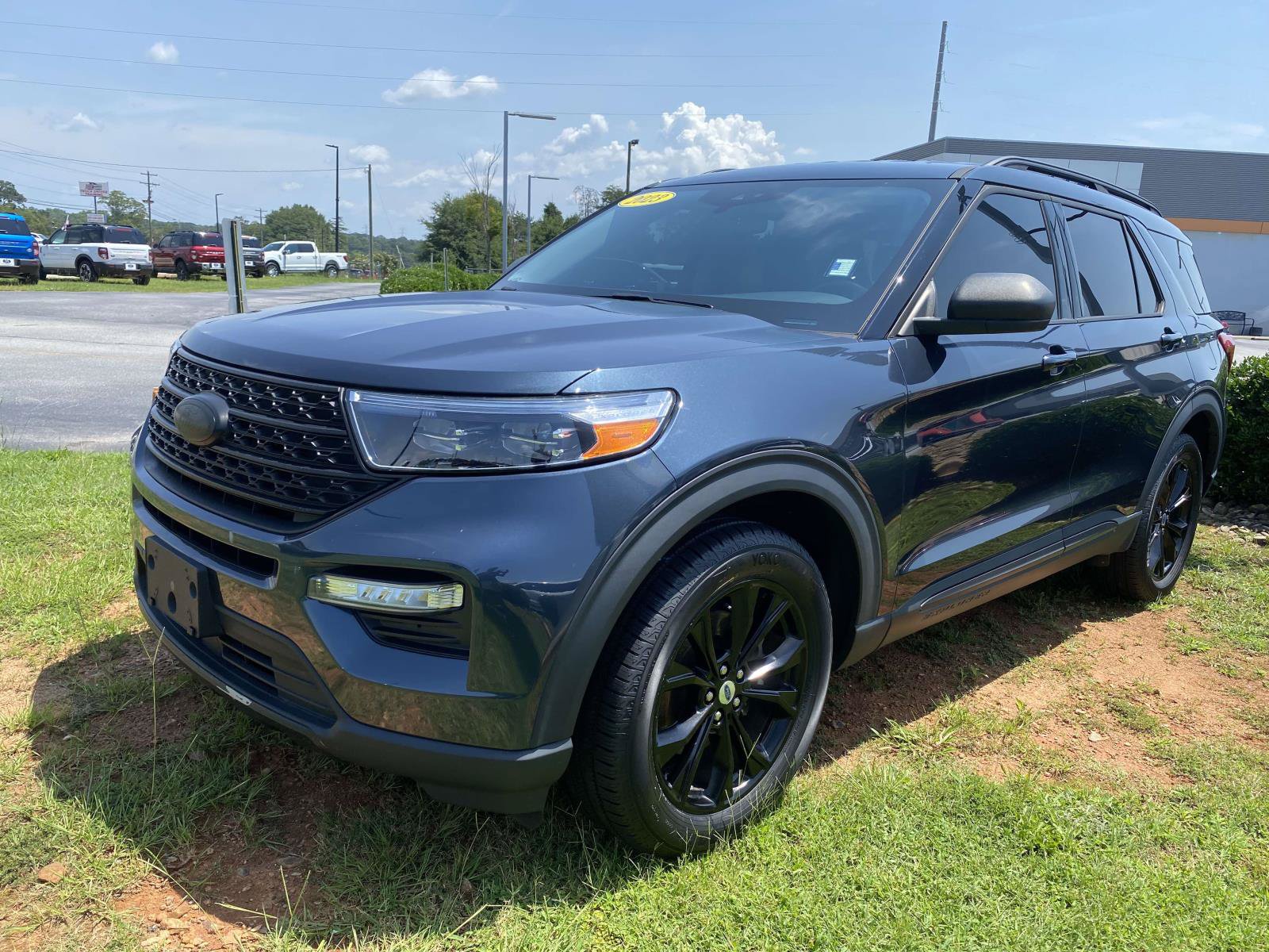 Certified 2023 Ford Explorer XLT w/ Equipment Group 202A AWD/4WD image 3