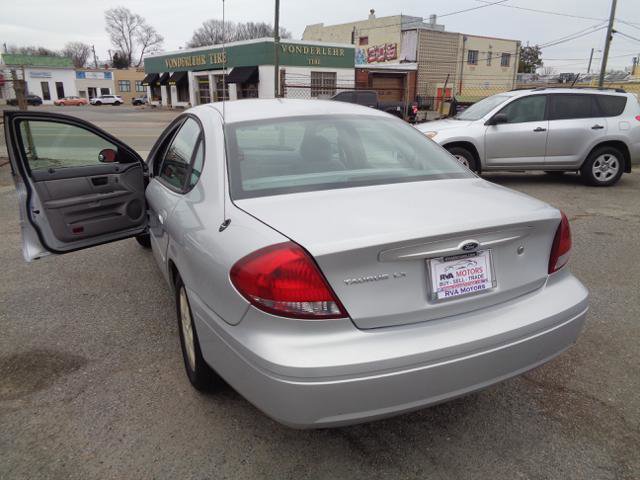 Used 2004 Ford Taurus LX image 25