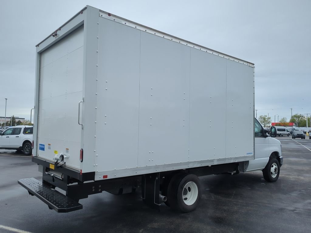 New 2024 Ford E-450 and Econoline 450 Super Duty w/ Power Windows & Locks Group RWD image 4
