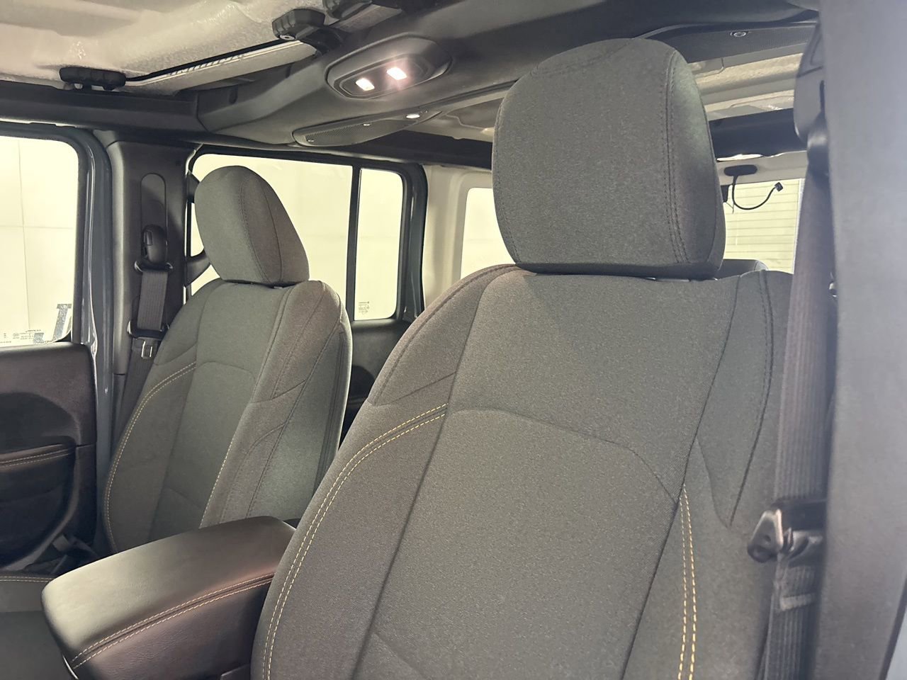 Used 2025 Jeep Wrangler Unlimited Sahara AWD/4WD image 8