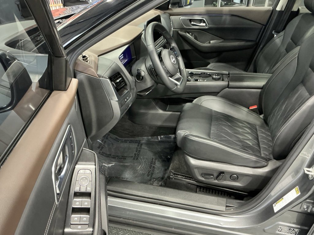 Used 2023 Nissan Rogue Platinum w/ Platinum Premium Package image 24