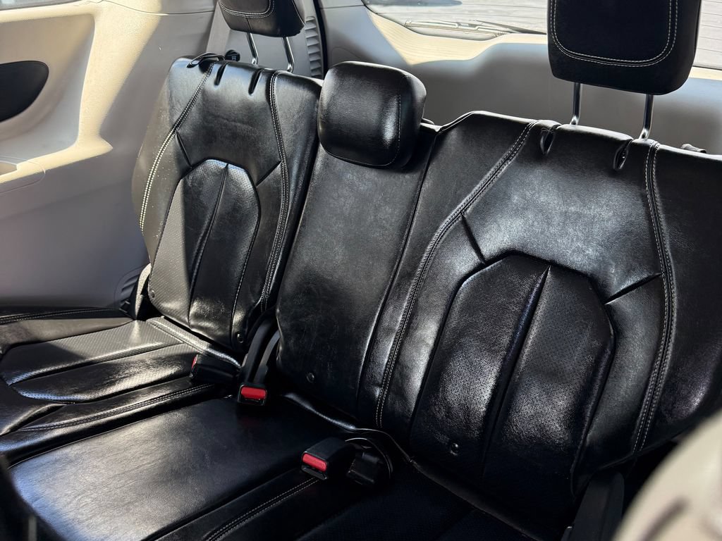 Used 2020 Chrysler Voyager Lxi FWD image 48