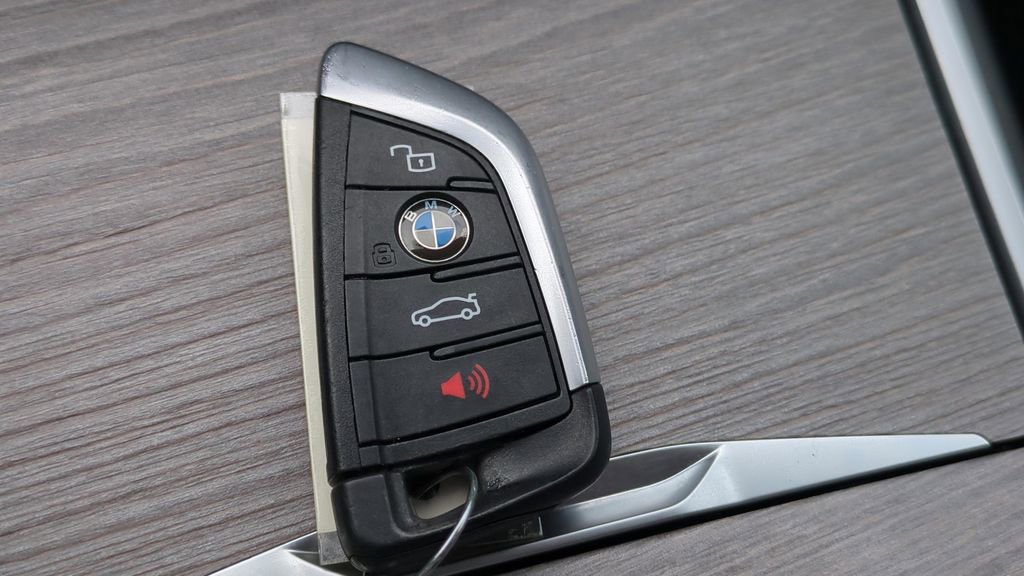 Used 2025 BMW i4 eDrive40 w/ Parking Assistance Package image 27