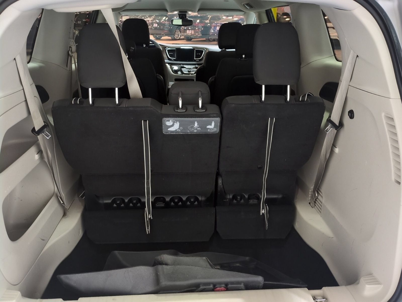 Used 2017 Chrysler Pacifica Touring FWD image 13