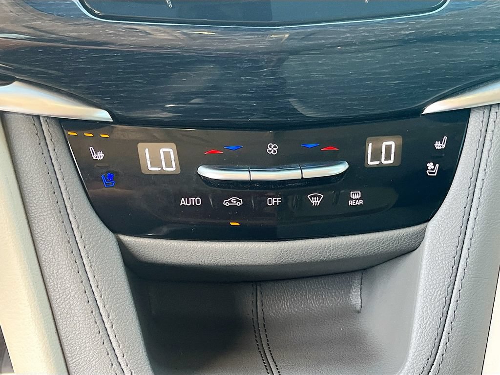 Used 2025 Cadillac XT6 Premium Luxury FWD image 16