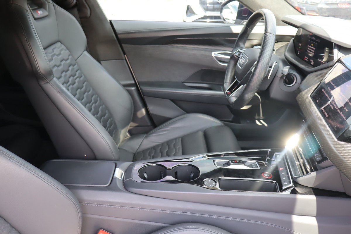 Used 2022 Audi RS e-tron GT w/ Carbon Performance Package AWD/4WD image 17
