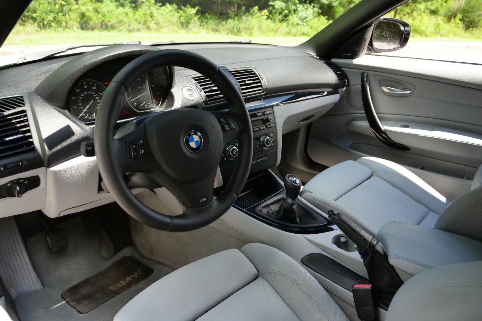 Used 2011 BMW 135i Convertible RWD image 2