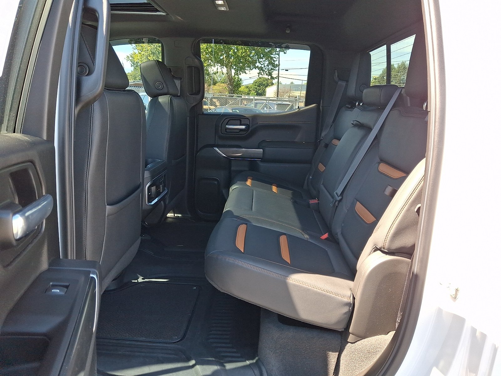 Used 2021 GMC Sierra 1500 AT4 w/ AT4 Premium Package AWD/4WD image 11