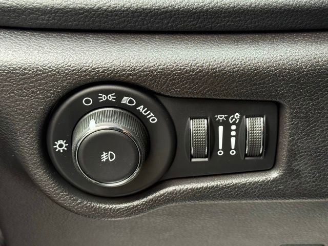 Used 2020 Chrysler Pacifica Limited FWD image 50