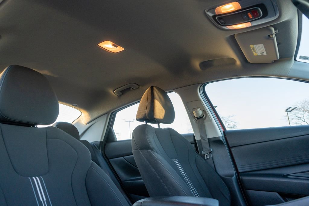 Certified 2023 Hyundai Elantra SEL w/ Preferred Accessory Package image 12