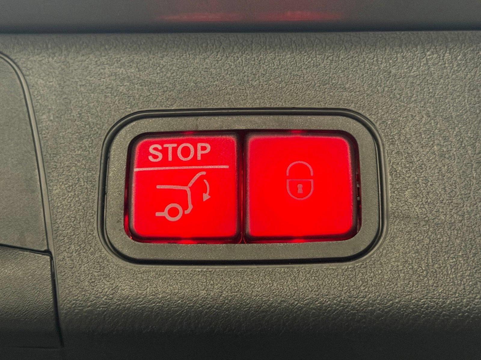 Used 2025 Mercedes-Benz EQB 300 4MATIC image 16