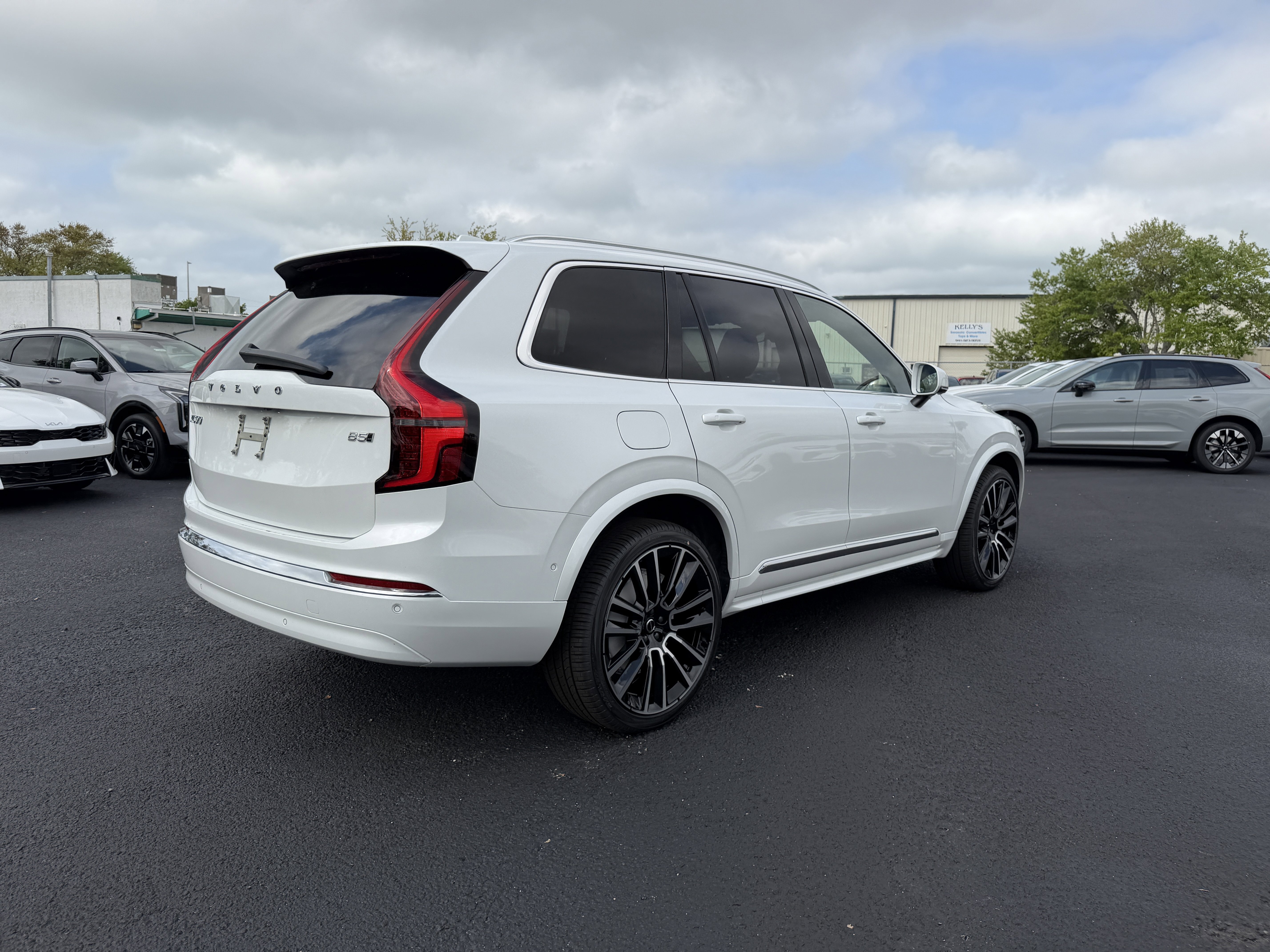 New 2026 Volvo XC90 B5 Ultra w/ Protection Package AWD/4WD image 3