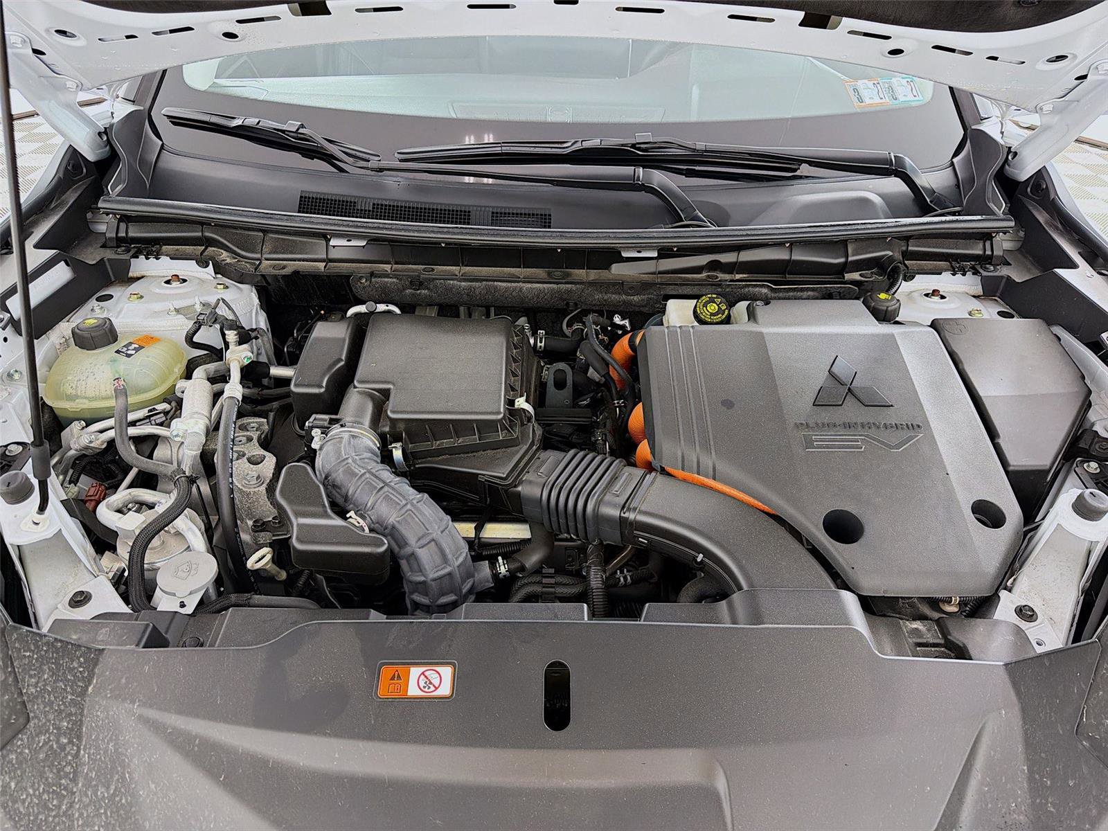 Used 2024 Mitsubishi Outlander 4WD Plug-In Hybrid image 31