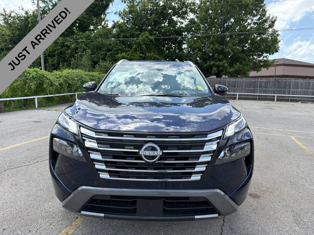 Certified 2025 Nissan Rogue SL w/ SL Premium Package AWD/4WD image 2