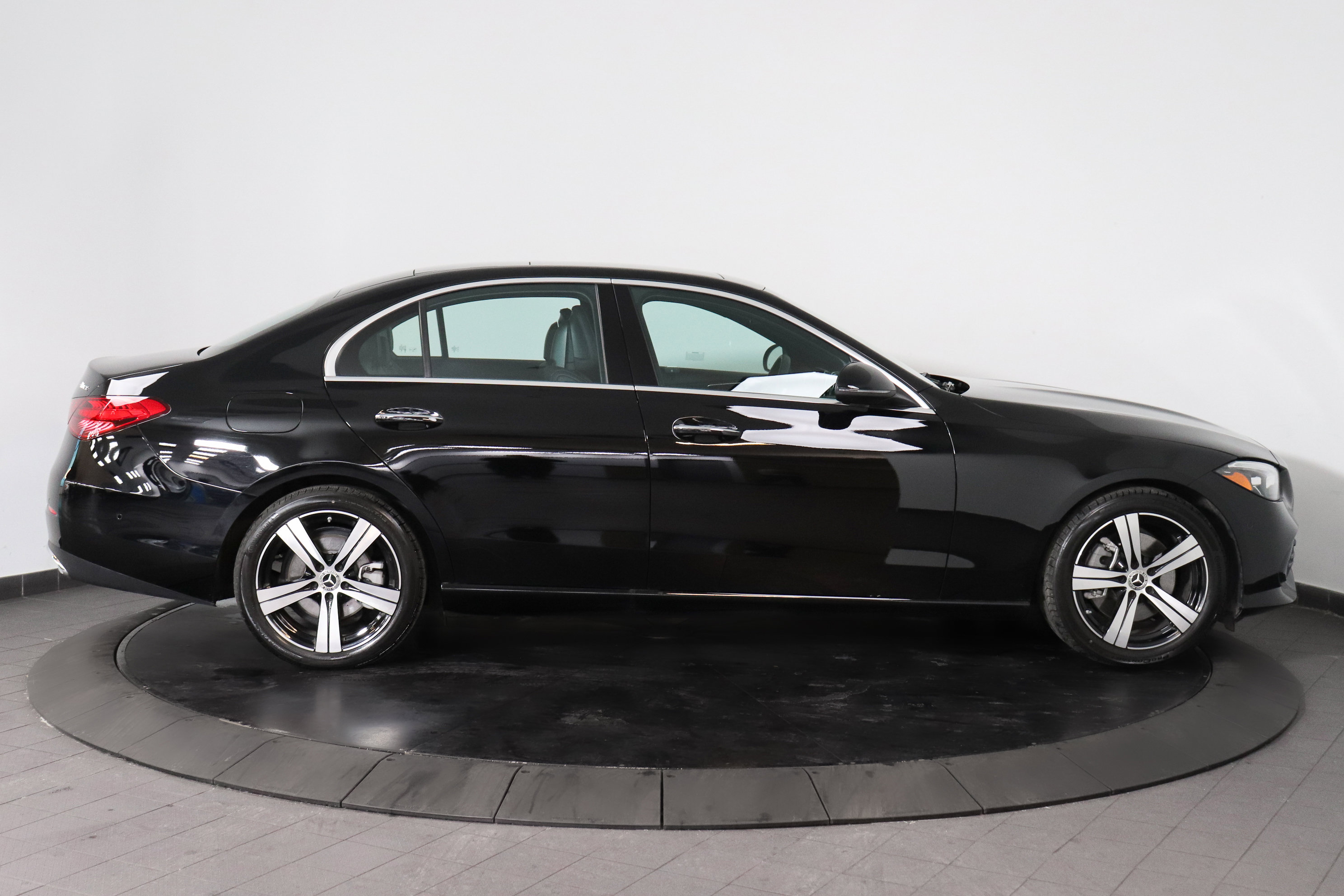 Used 2025 Mercedes-Benz C 300 4MATIC Sedan image 6