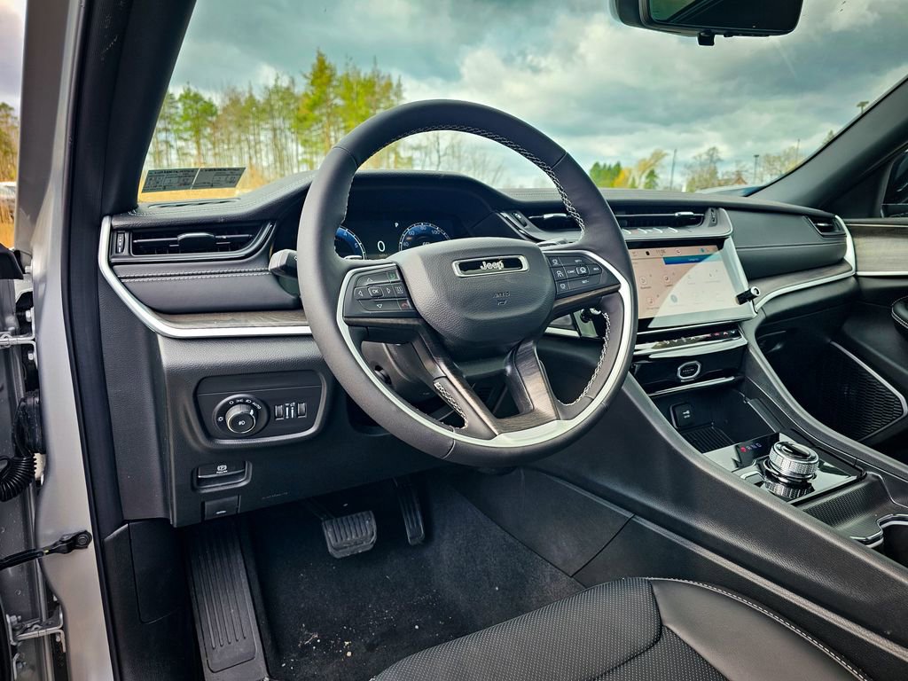 New 2026 Jeep Grand Cherokee Limited AWD/4WD image 12
