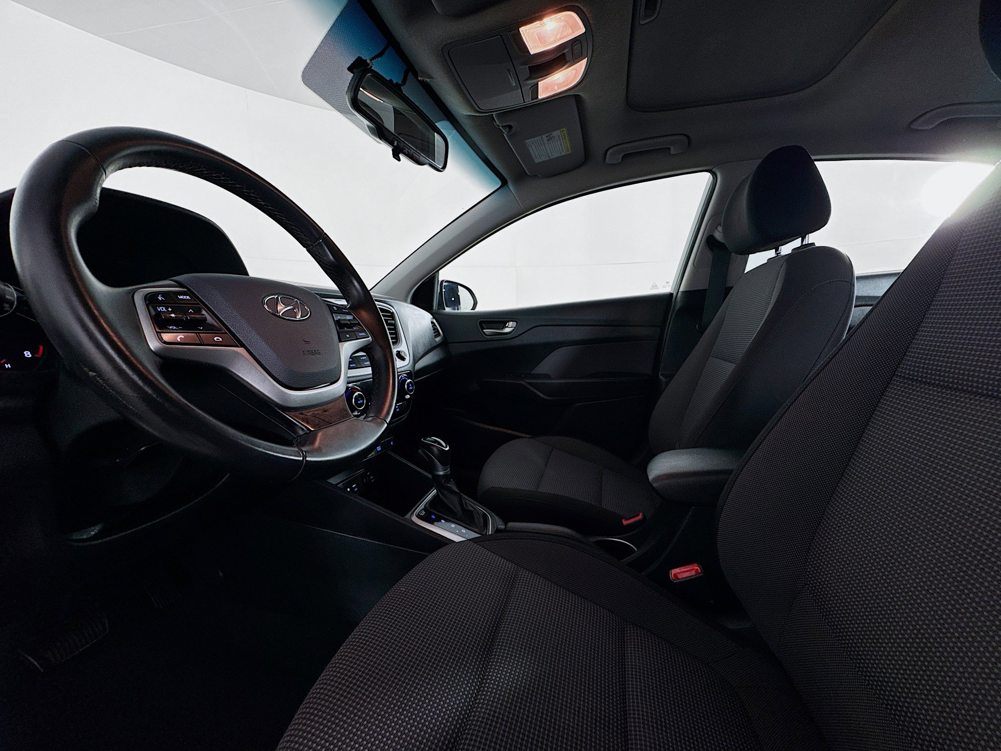 Used 2021 Hyundai Accent Limited image 21