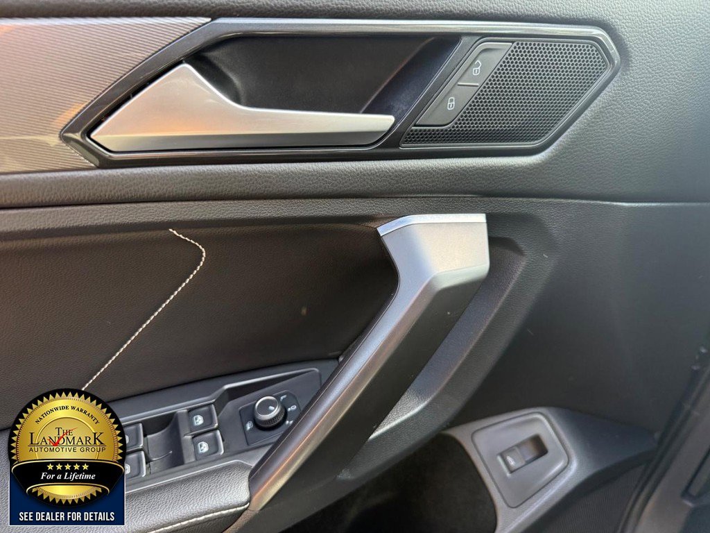 Used 2022 Volkswagen Tiguan SE w/ Panoramic Sunroof Package image 8