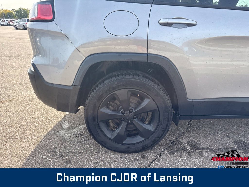 Used 2019 Jeep Cherokee Latitude Plus AWD/4WD image 29