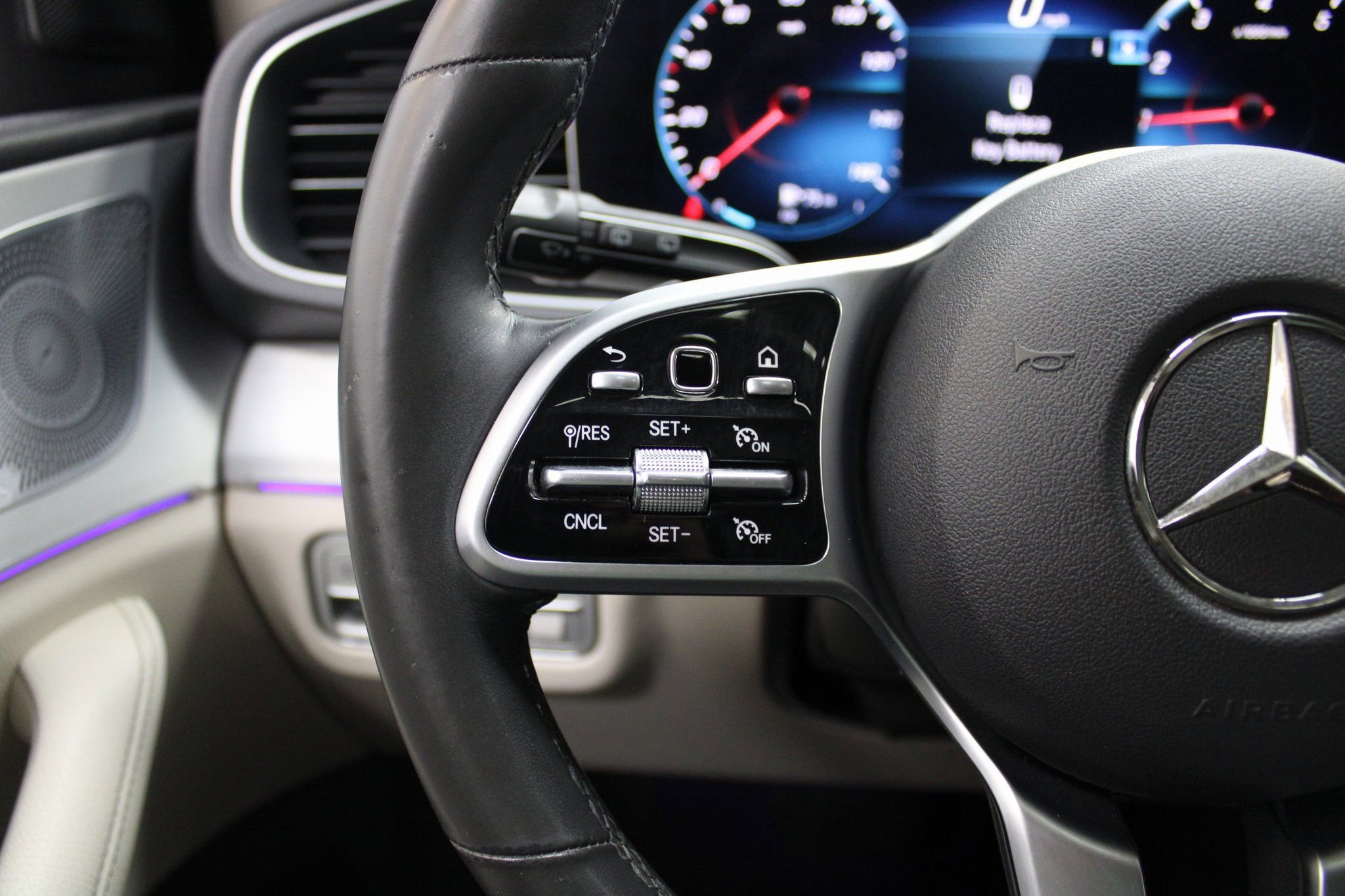 Used 2020 Mercedes-Benz GLE 350 4MATIC w/ Premium Package image 35