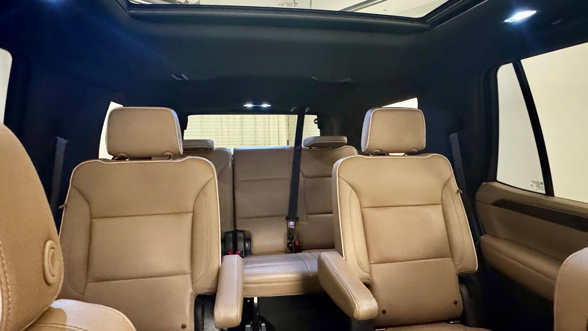 Used 2021 Chevrolet Tahoe Premier w/ Premium Package RWD image 13