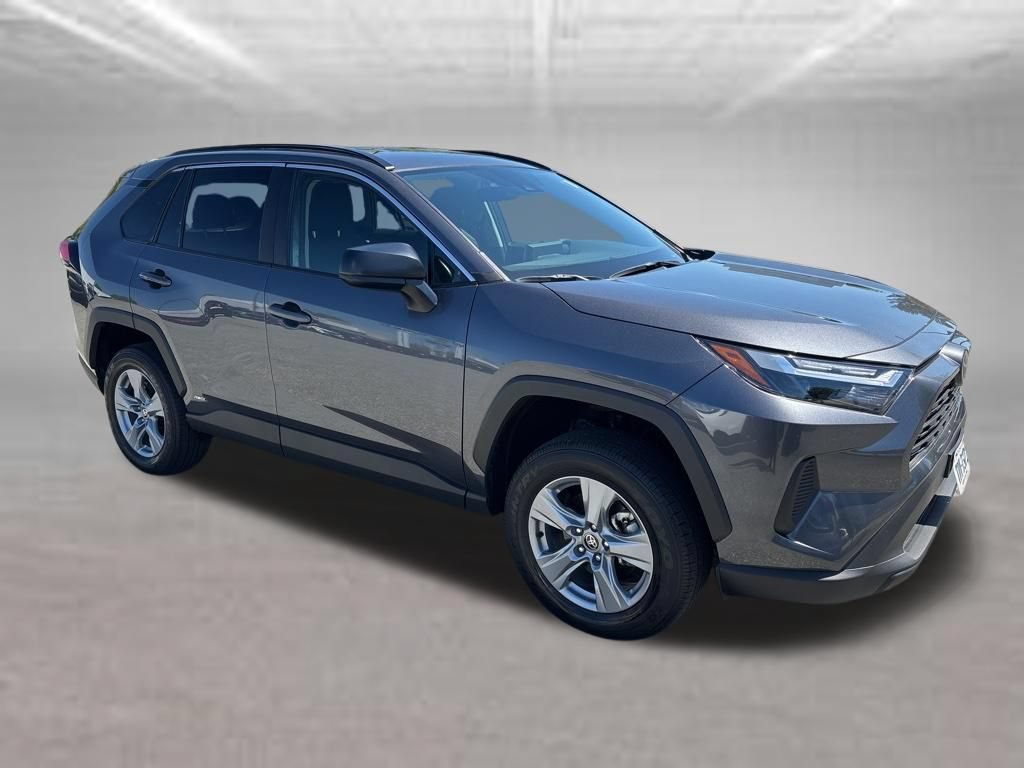 Used 2025 Toyota RAV4 LE AWD/4WD image 8