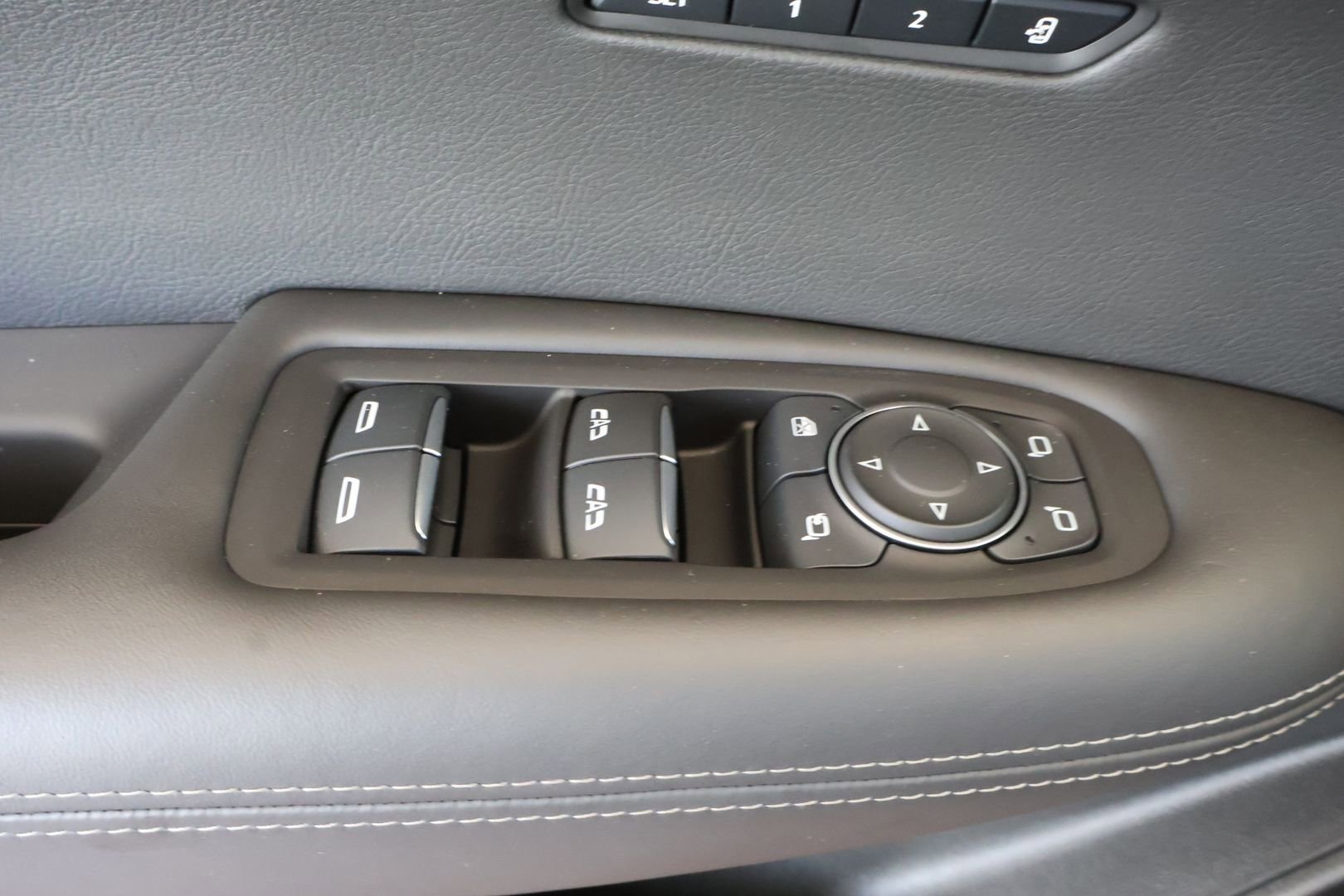 Certified 2025 Cadillac XT6 Premium Luxury w/ Platinum Package image 11